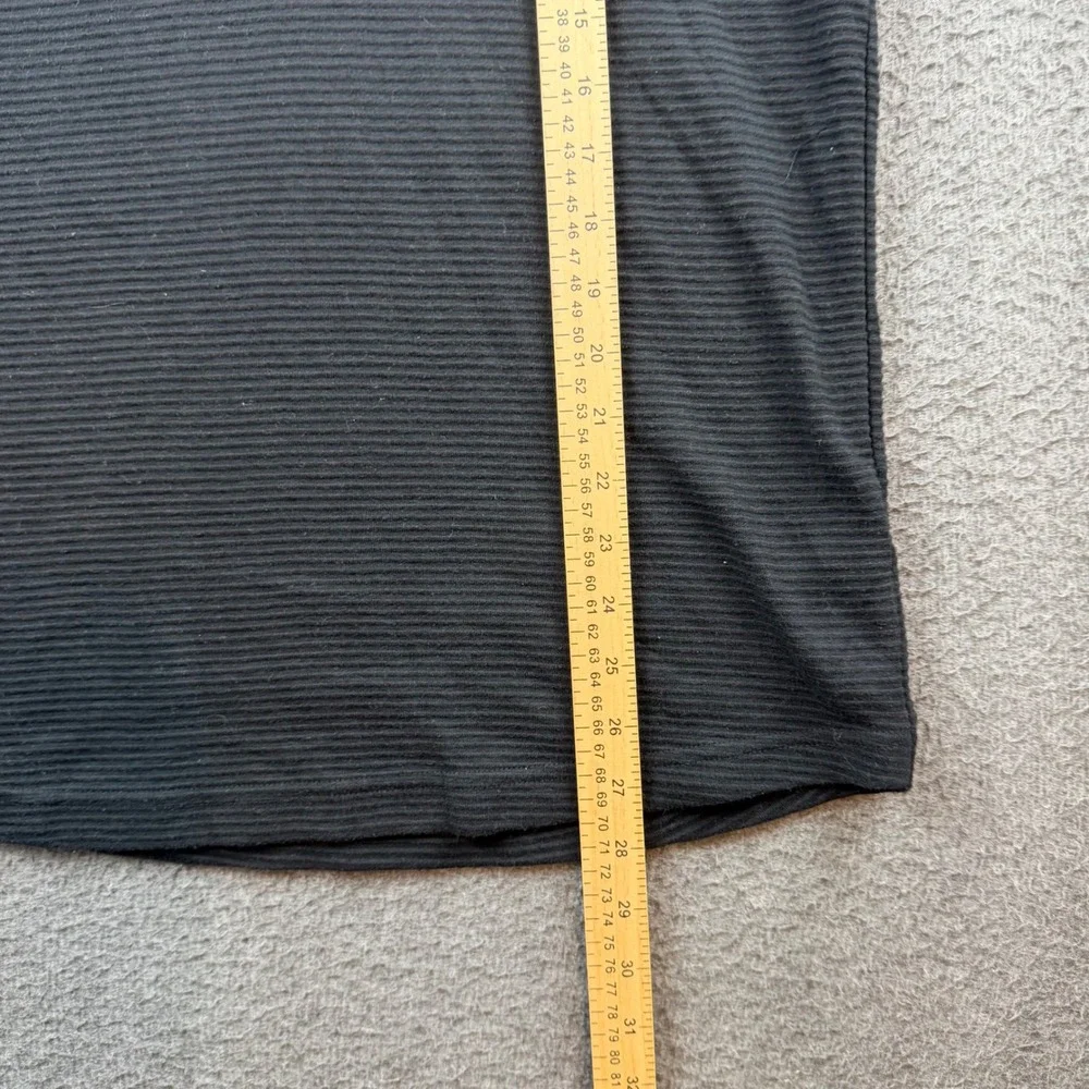Guess T-Shirt Men's Small Black Ribbed Gold Triangle Logo Patch Short Sleeve - Picture 5 of 8